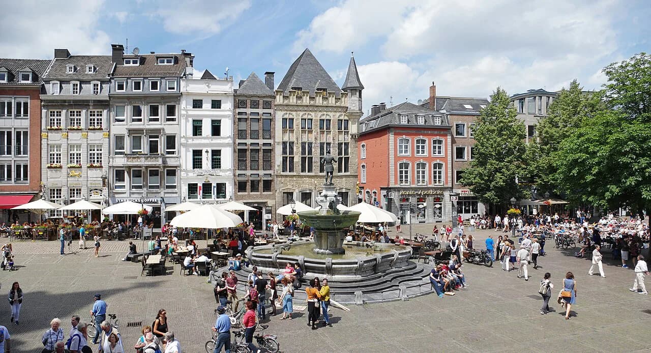 Aachen Food Tour: Guided Routes and DIY Sweets Walk