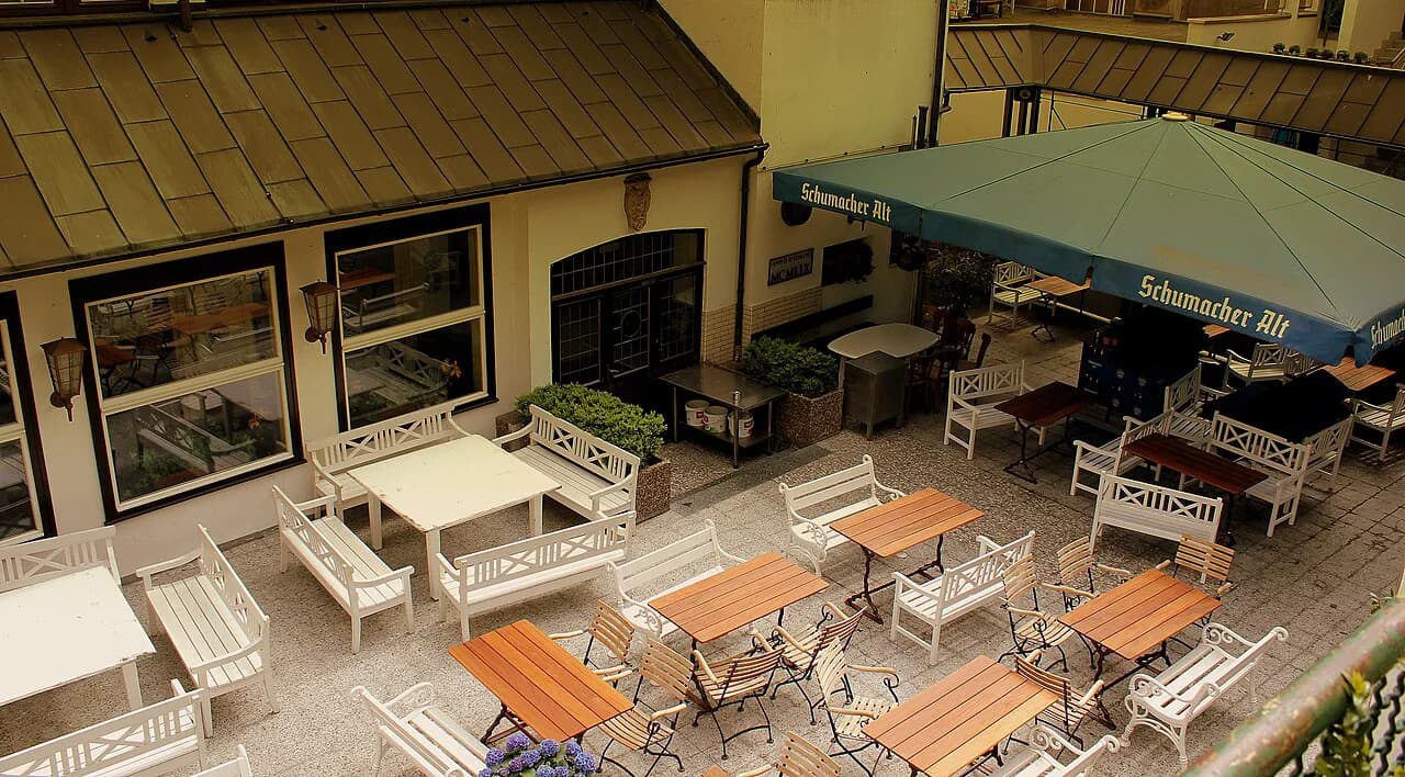 Düsseldorf Beer Gardens: Where to Drink Altbier Outdoors