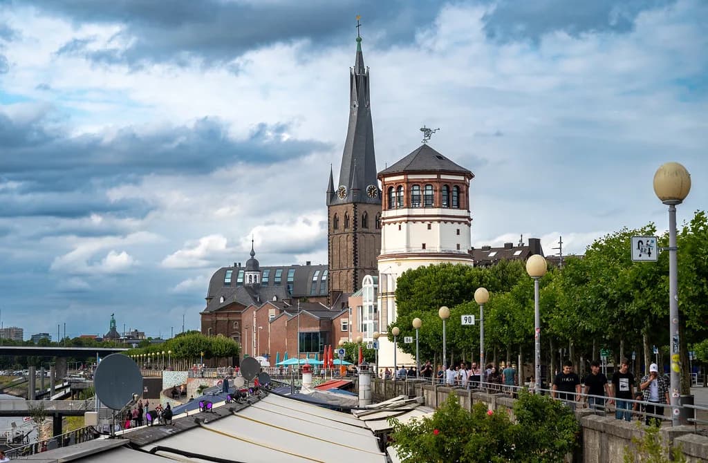 Cake in Düsseldorf: What a Konditorei Is and Where to Go