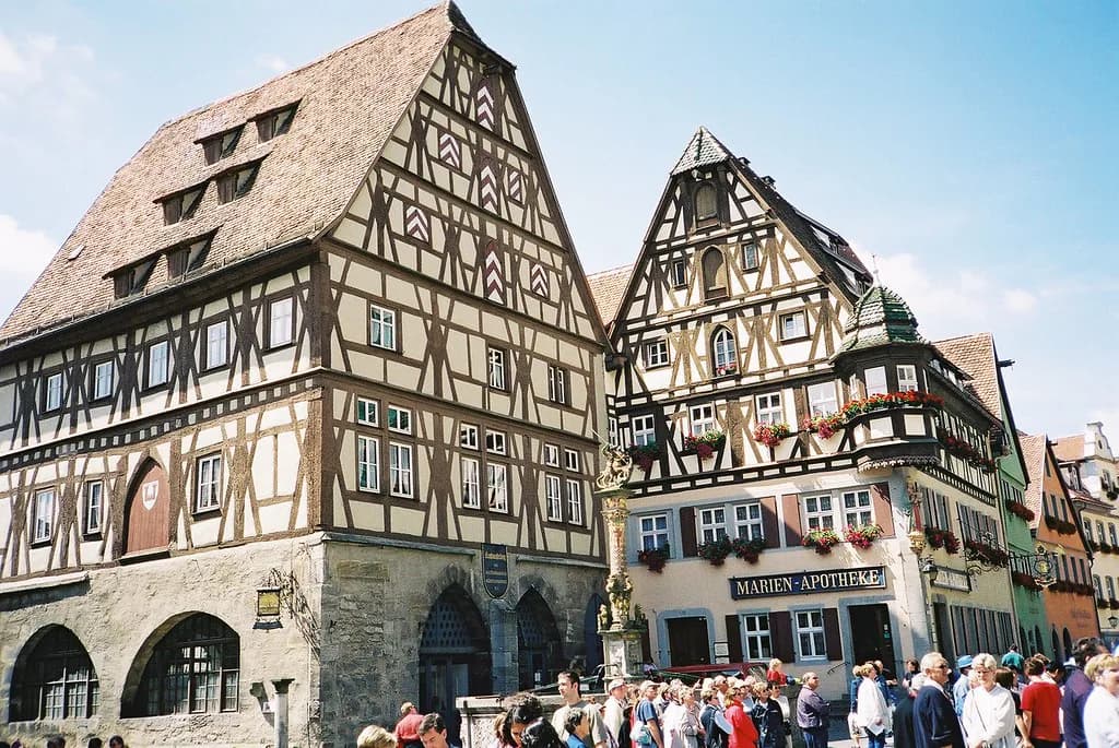 Bakery Rothenburg ob der Tauber Guide: Bread & Schneeballen
