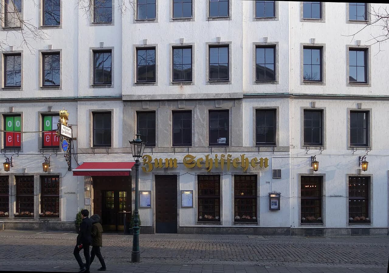 Breweries in Düsseldorf: Altbier Houses and What to Order