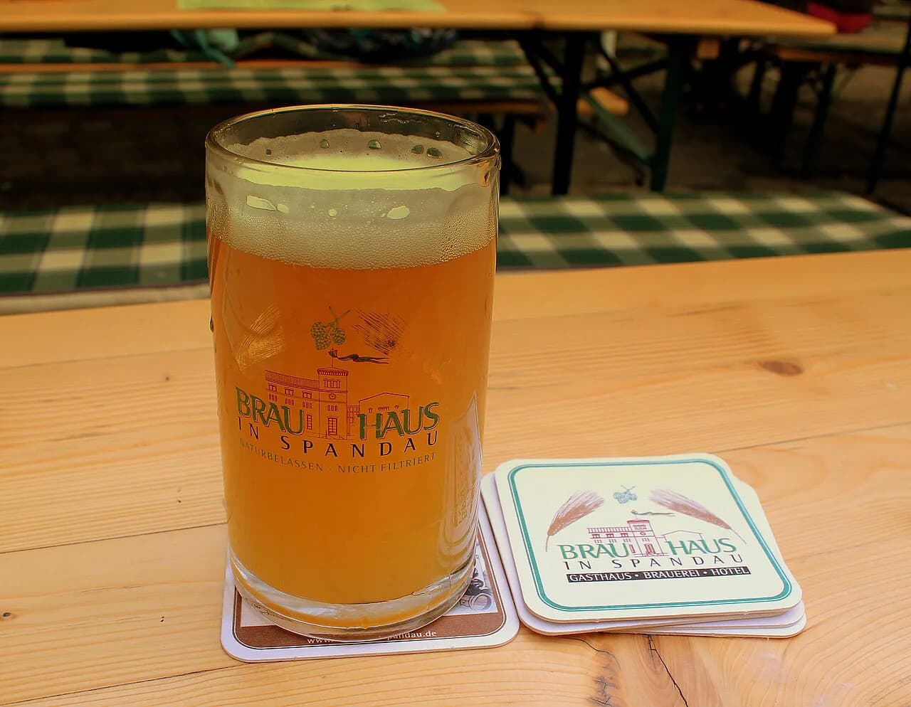 Helles Beer: What It Is, How It Tastes and How to Order