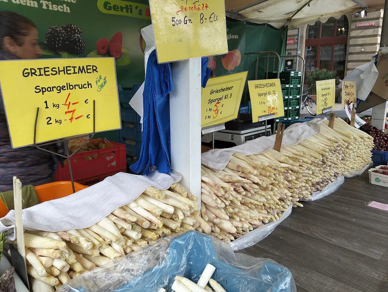 Spargel Guide: What White Asparagus Is and Why Germany Waits