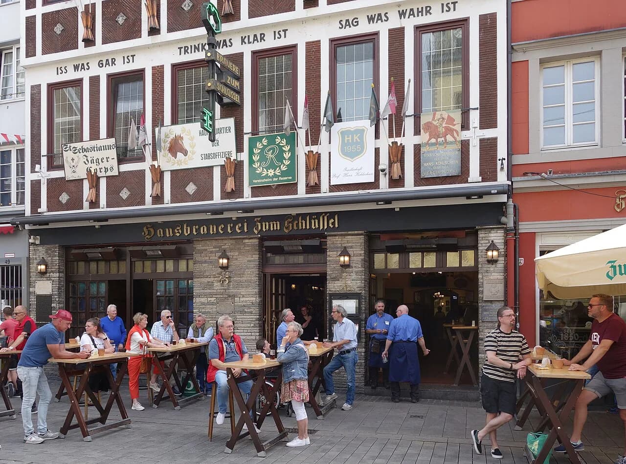 Zum Schlüssel Düsseldorf: Altbier at a Bolkerstraße Brewpub