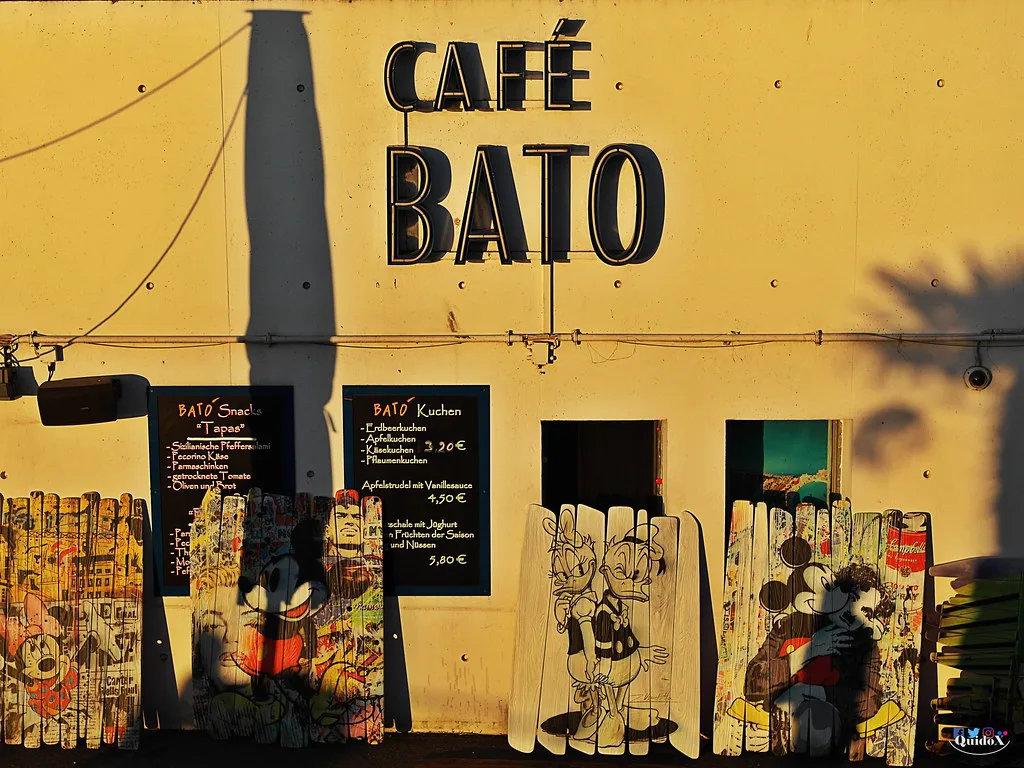 The yellow facade of Café Bato in Düsseldorf's old town.