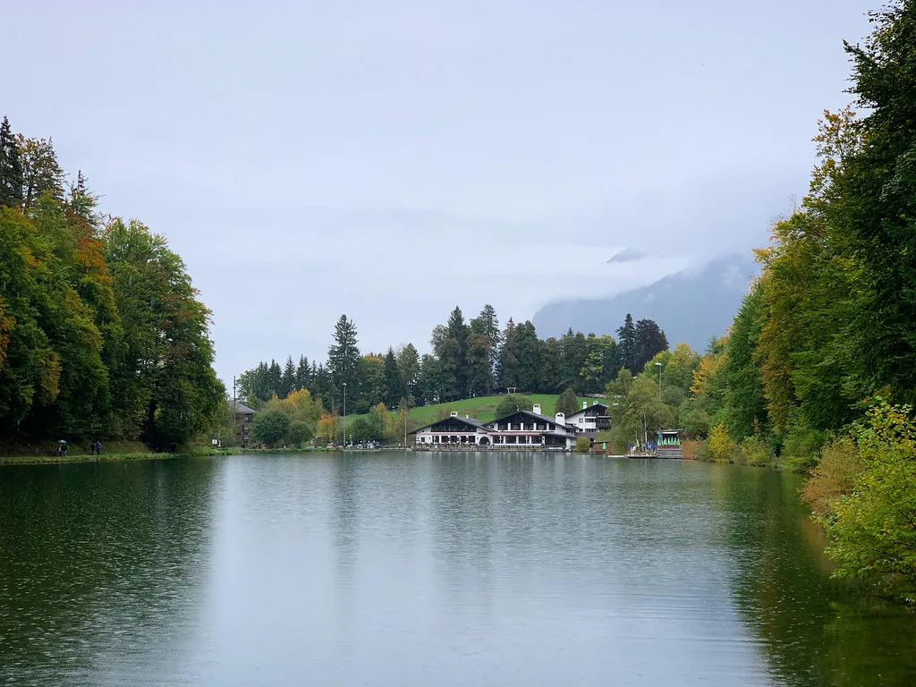 The Riessersee lake in autumn, Garmisch-Partenkirchen.
