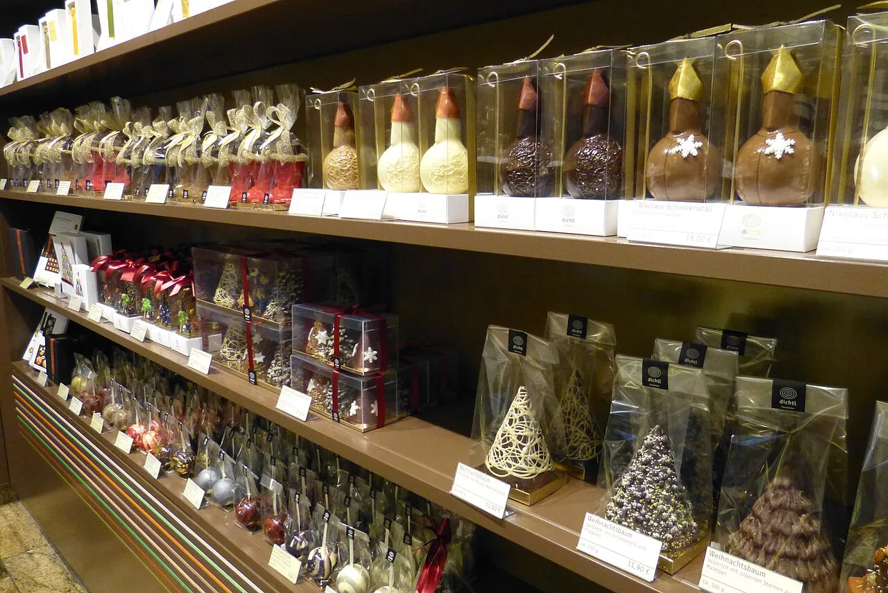 Christmas chocolates on the shelves at Café Dichtl, Augsburg.