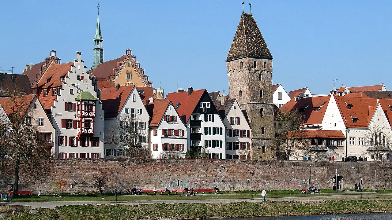 Gabled houses and the Metzgerturm along the Danube in Ulm's old town.