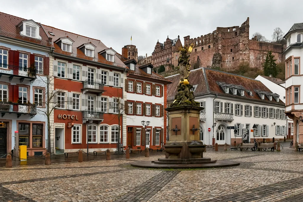 Kornmarkt square with the castle above the old town, Heidelberg.