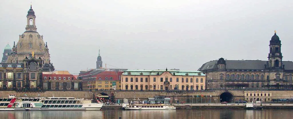 The Sekundogenitur and the Frauenkirche dome above Brühl's Terrace, Dresden.