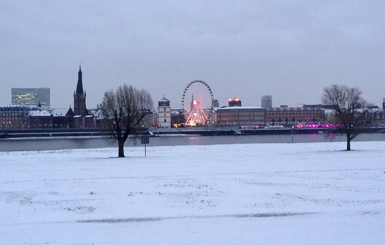 View across the snowy Rhine meadows in Oberkassel to Düsseldorf's Altstadt.