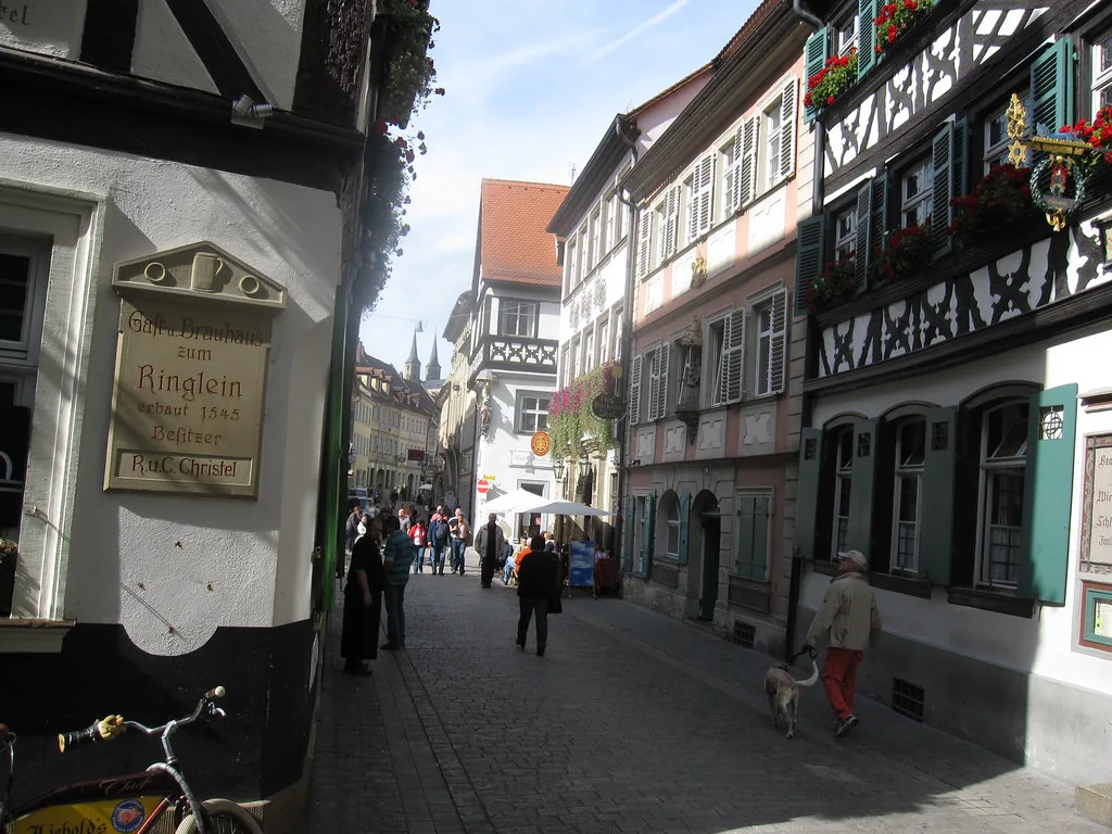 Dominikanerstraße with the Schlenkerla brewery tavern and the former Ringlein brewery, Bamberg.