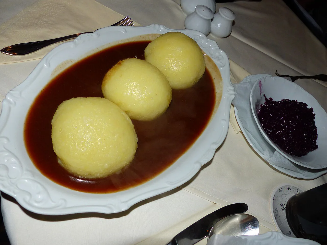 Thuringian potato dumplings with gravy and red cabbage at Restaurant Scharfe Ecke, Weimar.