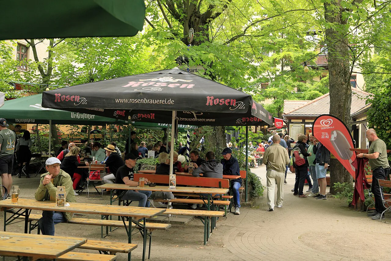 Beer garden of the Gosenschenke Ohne Bedenken, a Gose tavern in Leipzig-Gohlis.