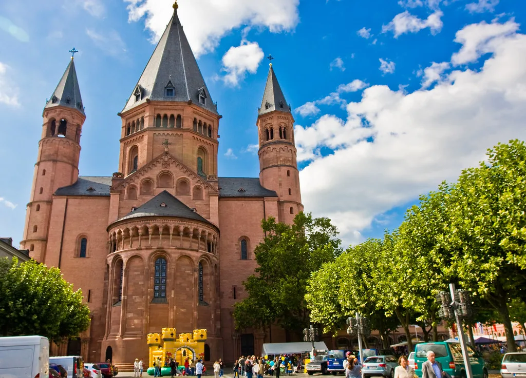 Mainz Cathedral above the market square, Mainz.