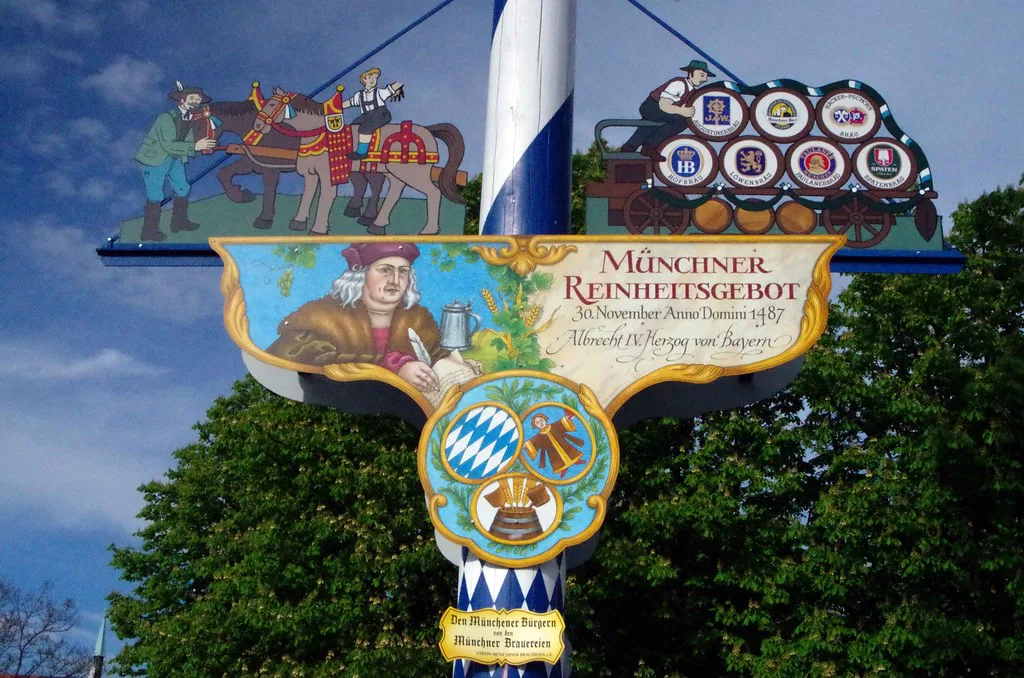 A painted Münchner Reinheitsgebot sign between the Viktualienmarkt and Marienplatz, Munich.