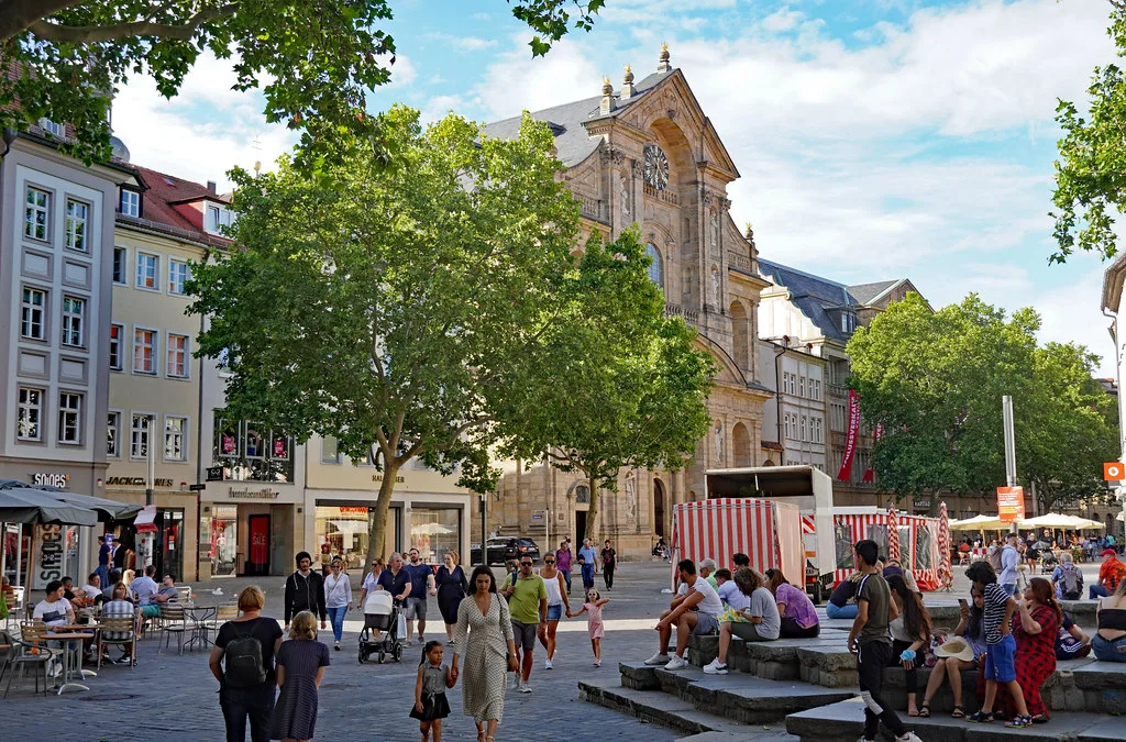 Market stalls and outdoor tables on the Grüner Markt, Bamberg.