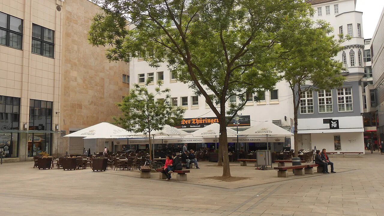 Der Thüringer restaurant terrace on the Alter Markt, Dortmund.