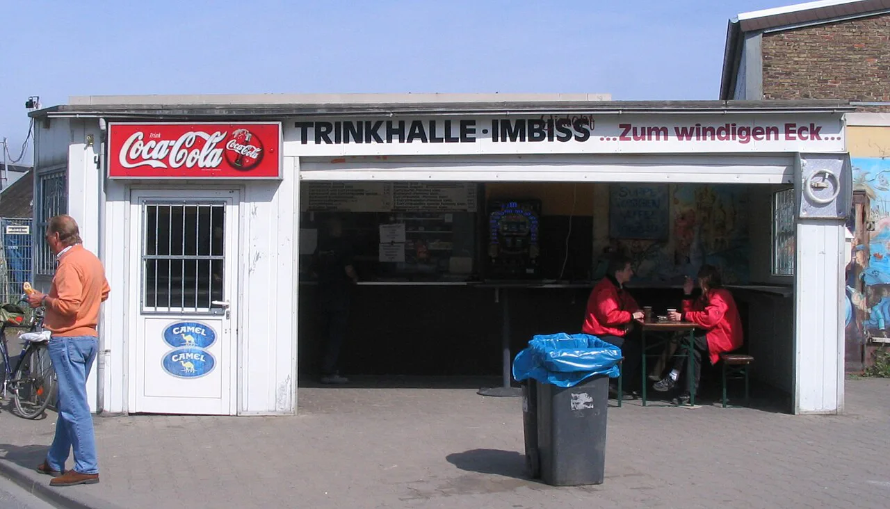Zum windigen Eck, a kiosk and snack bar in Düsseldorf's harbor district.