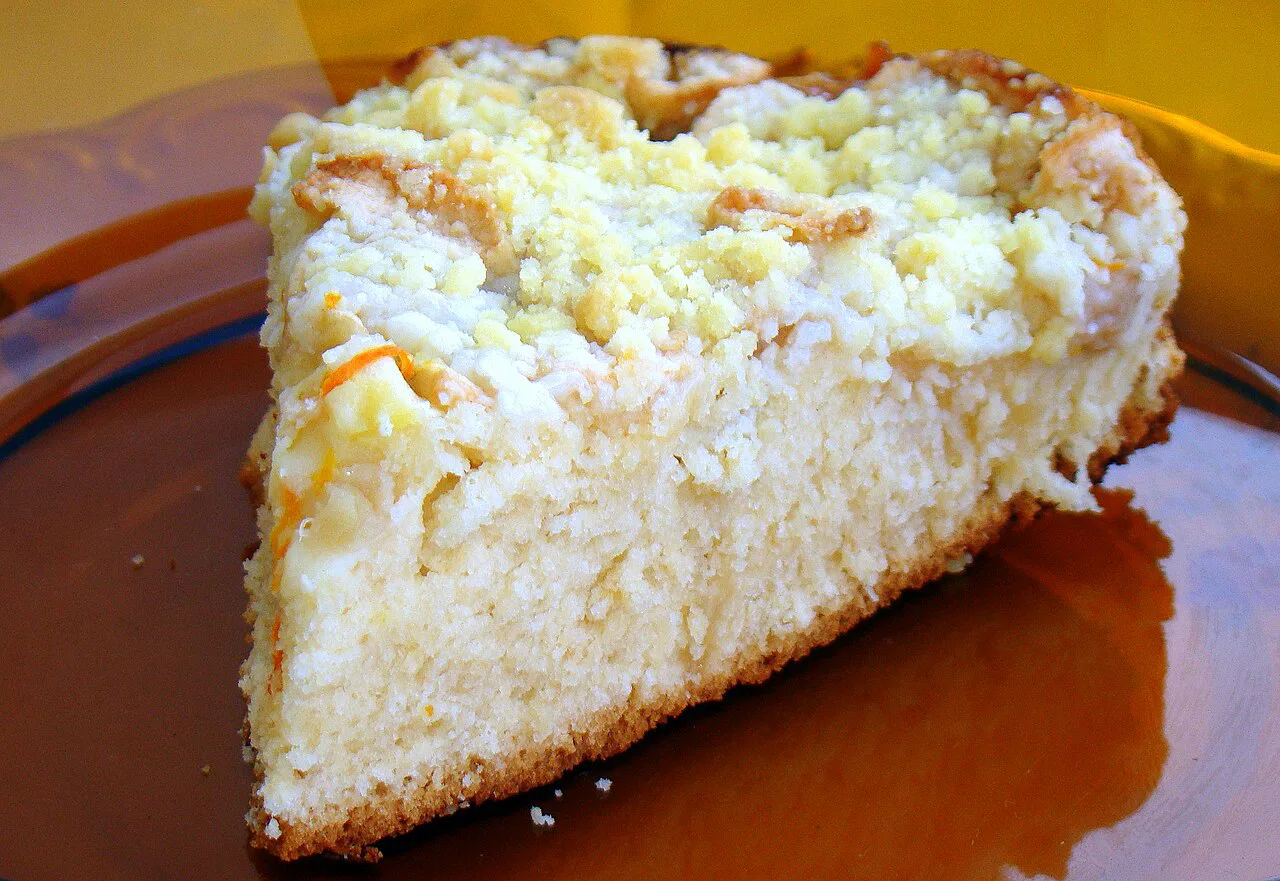 A slice of Streuselkuchen.