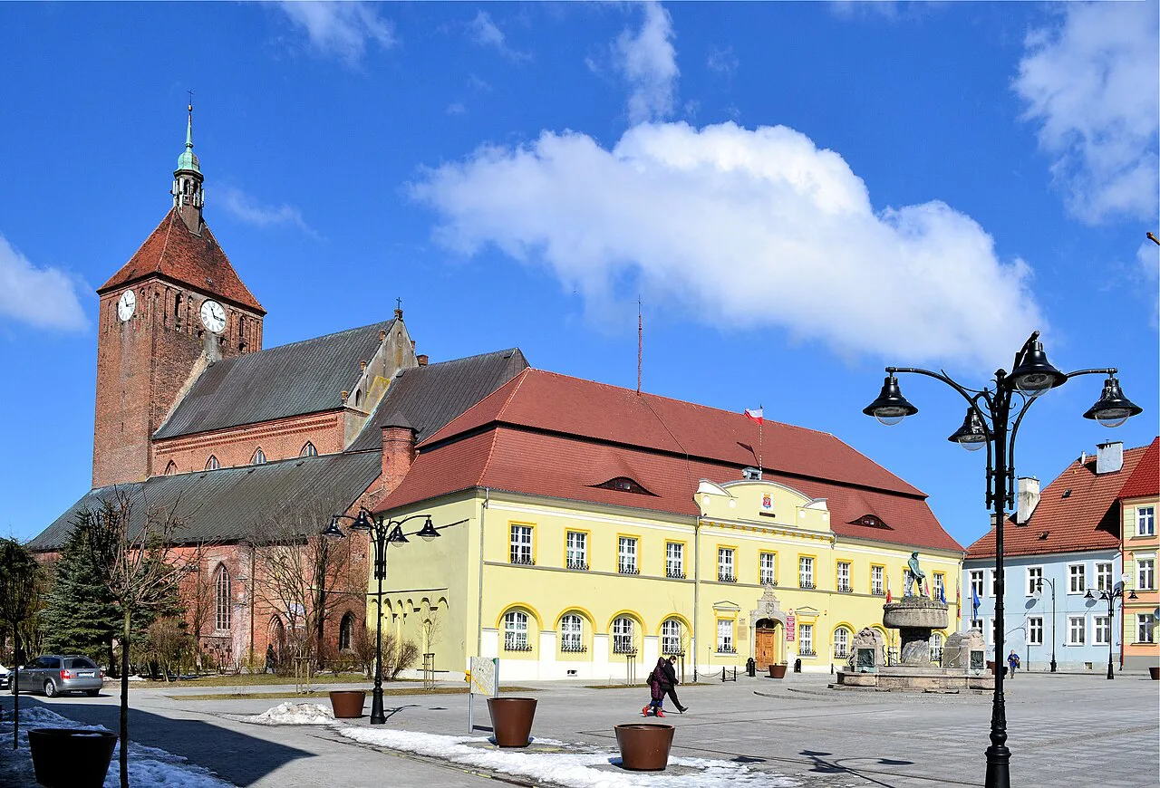 The market square and church of Darłowo, Poland, the former Pomeranian town of Rügenwalde that gave Rügenwalder Teewurst its name.