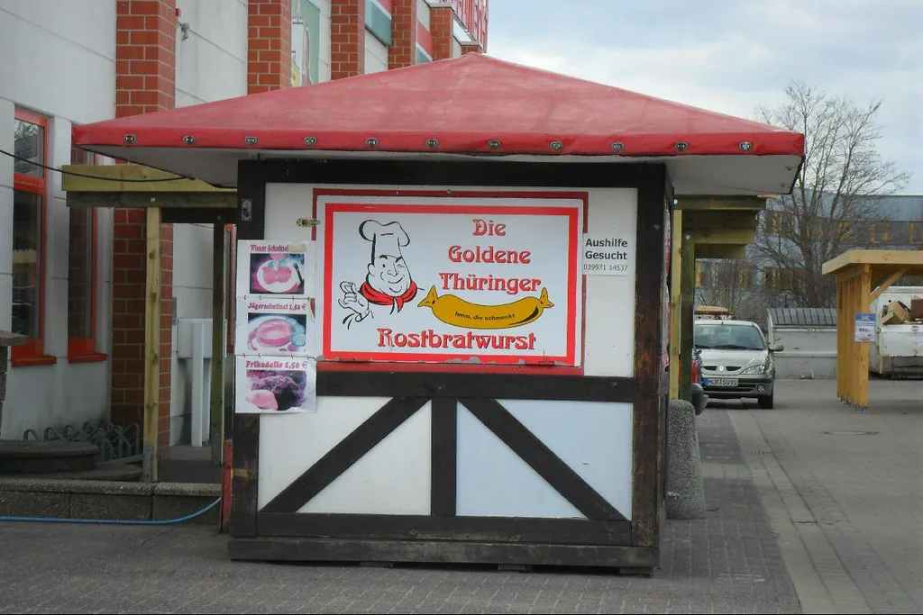 A half-timbered kiosk selling Thuringian Rostbratwurst.