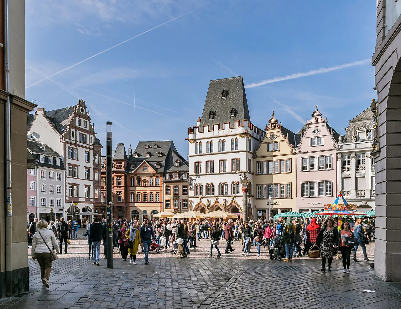 The Hauptmarkt market square seen from Sternstraße, Trier.