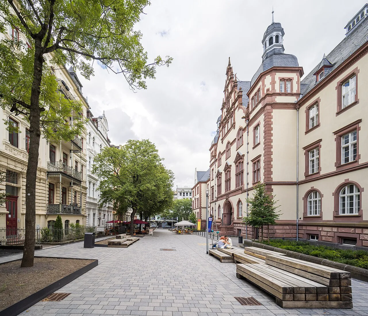The newly pedestrianized Gerichtsstraße in Wiesbaden.